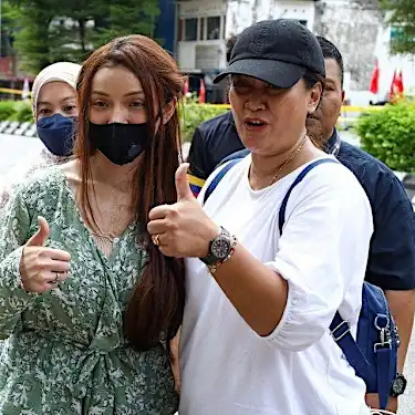 Batu candidate Cleopatra’s unique way of campaigning scores points with the eco-conscious (VIDEO)