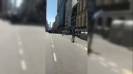 De película: iba en bicicleta y grabó el instante exacto en el que Buenos Aires estalló con el grito de gol que coronó a la Scaloneta en Qatar