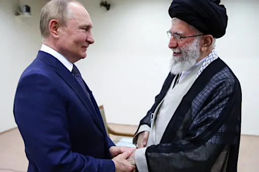 Η Ρωσία χάνει βασικό σύμμαχο ηγέτη καθώς ο Πούτιν καταδικάζει την «κυνική» δολοφονία του Χαμενεΐ Η Ρωσία χάνει βασικό σύμμαχο ηγέτη καθώς ο Πούτιν καταδικάζει την «κυνική» δολοφονία του Χαμενεΐ