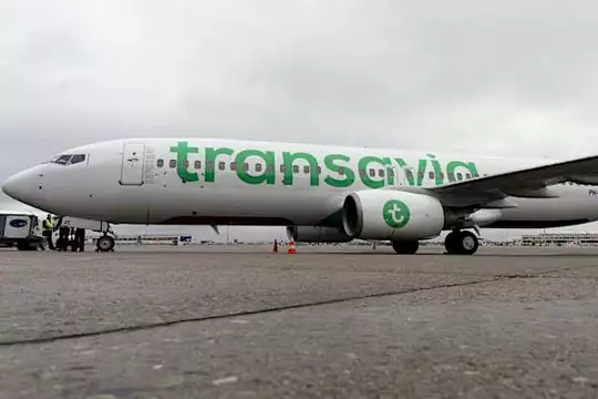 "Je ne vous parle pas à vous": Dominique Farrugia dénonce les propos d'une hôtesse Transavia, la compagnie s'excuse