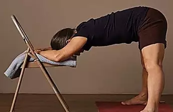 Chiropractors Baffled: Simple Stretch Relieves Years of Back Pain (Watch)