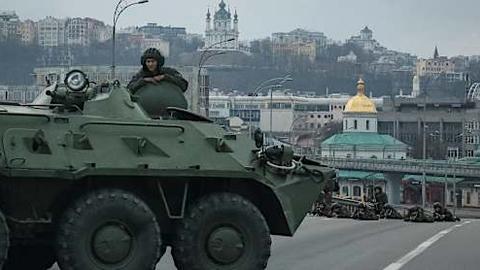 Russian forces close in on Kyiv; Putin ready to negotiate