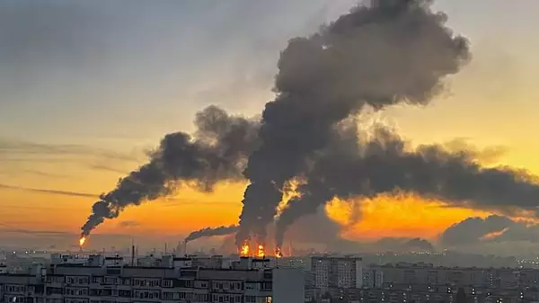 Διυλιστήριο στη Μόσχα φλέγεται