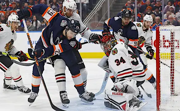 Amateur goalie completes Oilers’ blowout of Blackhawks