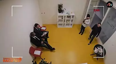 Stéréotypes racistes : ils testent l'expérience de la salle d'attente - Extrait vidéo