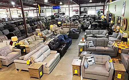 Οι απούλητοι καναπέδες διανέμονται σχεδόν δωρεάν (Δείτε τις τιμές)
