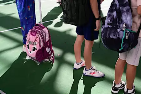 Χειροπέδες σε πατέρα μαθητή Δημοτικού στη Θεσσαλονίκη - Φώναζε και απειλούσε τον διευθυντή Χειροπέδες σε πατέρα μαθητή Δημοτικού στη Θεσσαλονίκη - Φώναζε και απειλούσε τον διευθυντή