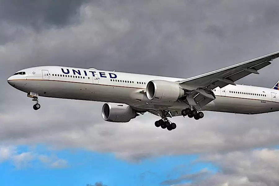 Un Boeing 737 touché à 10 000 mètres d'altitude : que s'est-il passé ? Un Boeing 737 touché à 10 000 mètres d'altitude : que s'est-il passé ?