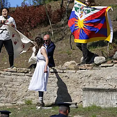 Αθήνα: Διαμαρτυρία ακτιβιστών από το Θιβέτ για τους Ουιγούρους