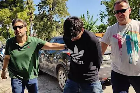 Στον ανακριτή Ναυπλίου οι δύο Ινδοί που σκότωσαν τον 59χρονο ψυχολόγο - Ομολόγησαν την πράξη τους Στον ανακριτή Ναυπλίου οι δύο Ινδοί που σκότωσαν τον 59χρονο ψυχολόγο - Ομολόγησαν την πράξη τους