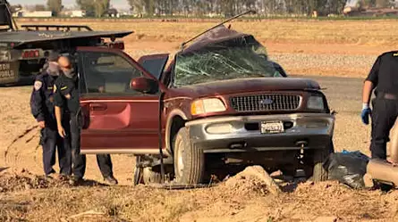 Policía investiga causas de accidente vehicular en California; víctimas serían inmigrantes | Video