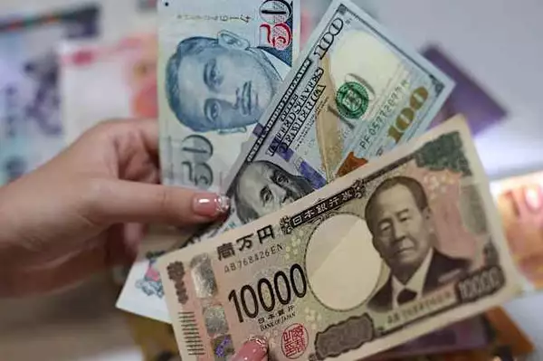 With higher-than-usual FX volatility, how do investors manage currency risk in portfolios? With higher-than-usual FX volatility, how do investors manage currency risk in portfolios?
