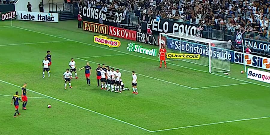 Corinthians x Red Bull: Pio acerta um 'foguete' e Cássio espalma; assista