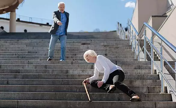 Maison de retraite ? Non, merci ! Jusqu’à 70% du prix d’un monte-escalier remboursé par l’état !