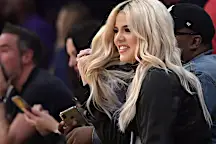 Η Khloe Kardashian εξετάζει θετικά τον κοροναϊό