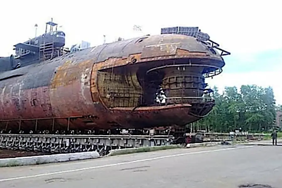 [Gallery] Abandoned Submarines Floating Around the World