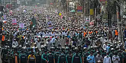 Τεράστιο ράλι κατά της Γαλλίας στην πρωτεύουσα του Μπαγκλαντές για την υπεράσπιση των καρτούν του Macron