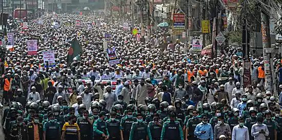 Τεράστιο ράλι κατά της Γαλλίας στην πρωτεύουσα του Μπαγκλαντές για την υπεράσπιση των κινούμενων σχεδίων του Macron