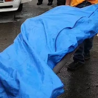 騎手 bumangga sa poste, dedo