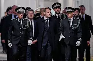 Η Γαλλία τριπλασιάζει τα πρόστιμα για τους χρήστες ναρκωτικών κατά τη διάρκεια της καταστολής της διακίνησης ναρκωτικών στη Μασσαλία Η Γαλλία τριπλασιάζει τα πρόστιμα για τους χρήστες ναρκωτικών κατά τη διάρκεια της καταστολής της διακίνησης ναρκωτικών στη Μασσαλία