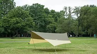 あると一気に快適度が上がる！タープの張り方の基本