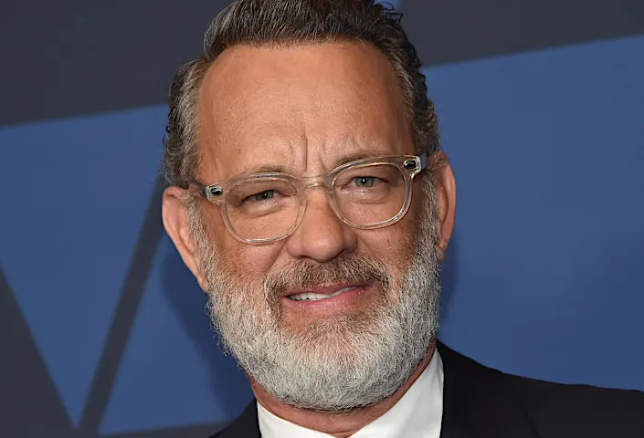 Οι Aussies κλέβουν τον Tom Hanks πάνω από την καραντίνα του δίαιτα Vegemite