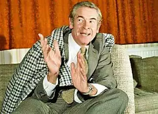 [Photos] Stanley Baxter Is Still Alive And This Is How He's Living After Retirement