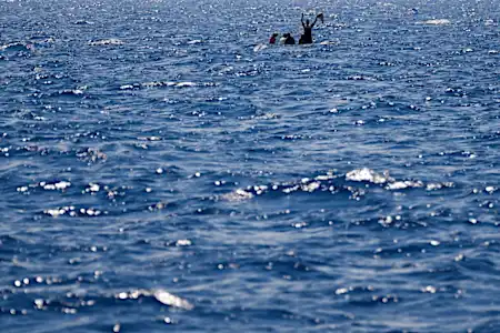 Λιβύη: Τουλάχιστον έξι νεκροί σε ναυάγιο σκάφους που μετέφερε μετανάστες Λιβύη: Τουλάχιστον έξι νεκροί σε ναυάγιο σκάφους που μετέφερε μετανάστες