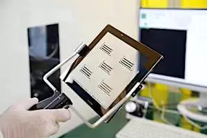 「1台で何でも測る」フォトマスク計測装置