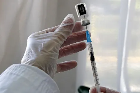 Ελλάδα: Ανοίγει σήμερα η πλατφόρμα εμβολιασμού για τους 75 -79 ετών Ελλάδα: Ανοίγει σήμερα η πλατφόρμα εμβολιασμού για τους 75 -79 ετών