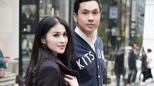 Sandra Dewi Pernah Jadi Pacar Reino Barack dan Kini Hidup Bahagia Bersama Pengusaha Kaya Raya, Hiasan Natal di Rumahnya Jadi Sorotan! - iDEA.Grid.ID