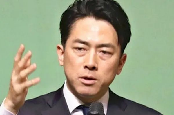 防衛大臣小泉:「我們要明確表示,我們絕對能夠阻止任何對我國的入侵」…宣布開始接收美國製造的戰斧巡航飛彈和其他武器。 防衛大臣小泉:「我們要明確表示,我們絕對能夠阻止任何對我國的入侵」…宣布開始接收美國製造的戰斧巡航飛彈和其他武器。