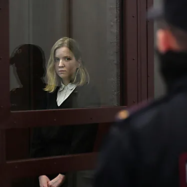 Η Ρωσία καταδίκασε μια γυναίκα σε κάθειρξη 27 ετών για την παράδοση βόμβας που σκότωσε έναν μπλόγκερ που ήταν υπέρ του Κρεμλίνου