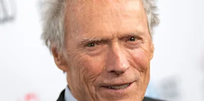 Το γαλλικό δικαστήριο αποφαίνεται εναντίον του Κλίντ Ίστγουντ που καταθέτει σε δίκη επί τροχιάς επί της τρέλας