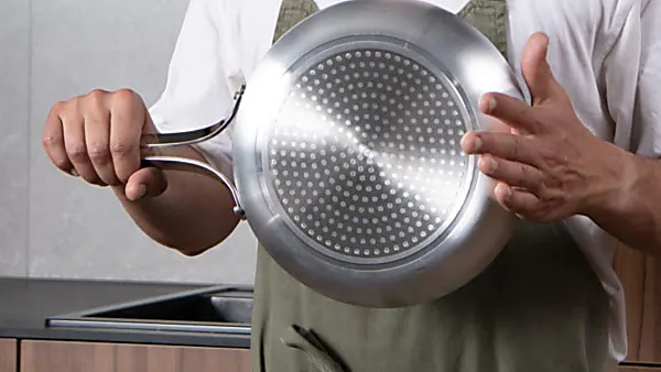 Αυτό το τηγάνι θα κρατήσει μια ζωή - να γιατί: