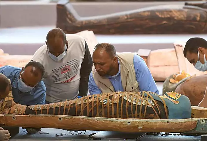 Η Αίγυπτος ανακαλύπτει αρχαίο θησαυρό με πάνω από 100 ανέπαφες σαρκοφάγους