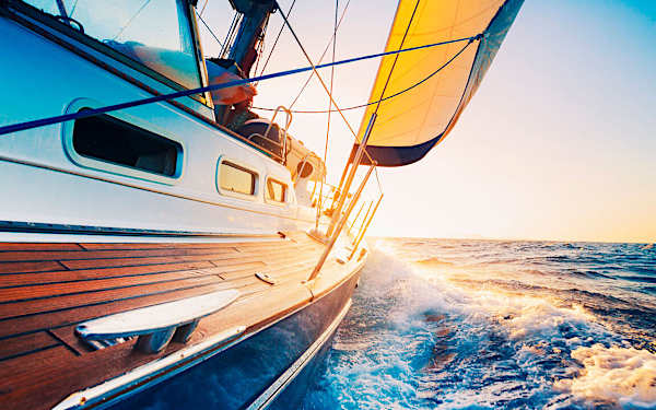 Rincones de nuestra costa a los que solo podrás llegar en barco