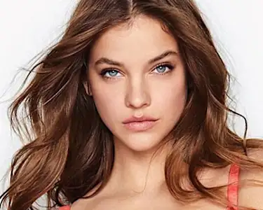 Victoria's Secret desata la polémica al presentar a Barbara Palvin como modelo 'curvy' Victoria's Secret desata la polémica al presentar a Barbara Palvin como modelo 'curvy'