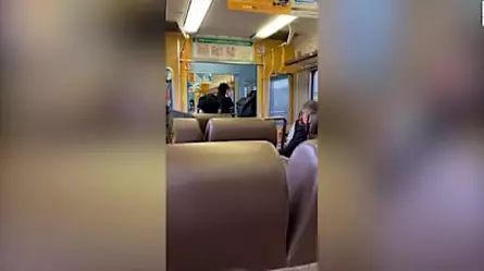 Un tren de Japón se detiene en el momento en que un misil norcoreano atraviesa el cielo japonés