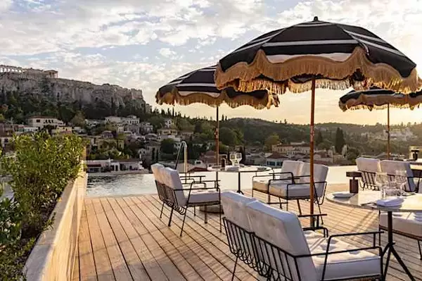 Το Sunday Table του The Dolli's Rooftop Restaurant επιστρέφει