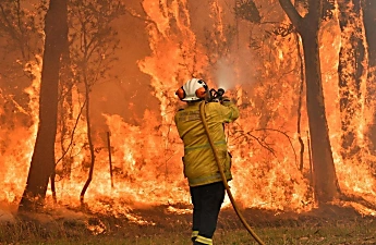 Australia to compensate bushfire volunteers