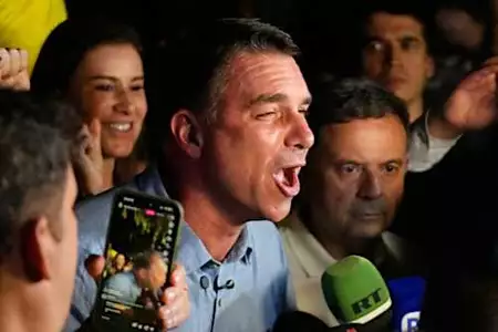 Τραμπ: «Πολύ μεγάλη νίκη» η επικράτηση Μπολσονάρου στον πρώτο γύρο των εκλογών στη Βραζιλία