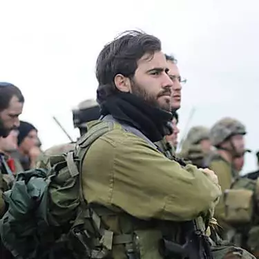 Οι έφεδροι του Ισραηλινού Στρατού κοροϊδεύτηκαν στα μέσα κοινωνικής δικτύωσης για νέα τάση στο μουστάκι