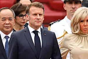 Een getuige die aanwezig was in het presidentiële vliegtuig onthult wat er gebeurde vóór de "klap".