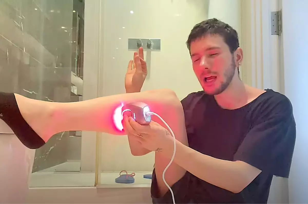 "I'm Never Shaving Again" - Insane New Tech Lets Women Do Laser Hair Removal At Home (Painless)