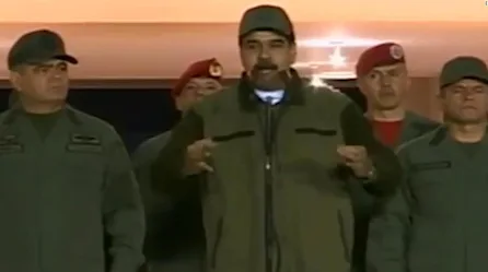 Nicolás Maduro envía mensaje rodeado de militares
