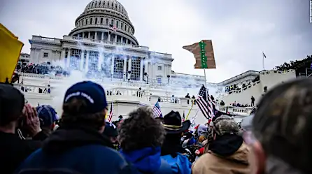 Revelan nuevo video de la insurrección en el Capitolio durante audiencia