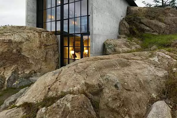 They Went to Extremes to Build Their Mountain Homes—Now They’re Living on the Edge