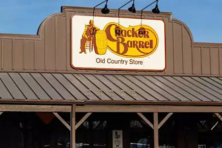Cracker Barrel Rolls Out Strict New Dining Rule After CEO’s Departure