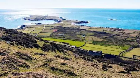 The tiny island of 20,000 graves 